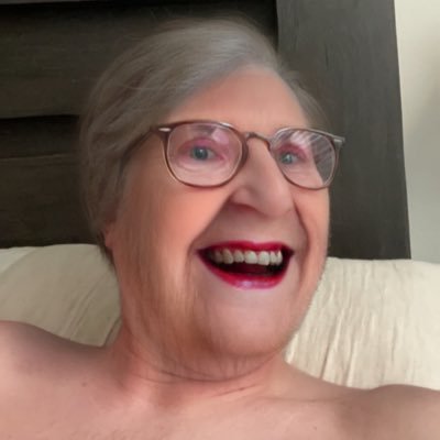 JohnnyClyde3's profile picture. Hey there fellers! I love eating, cooking, traveling and just horsin' around!