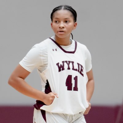 C/o 2027👩🏽‍🎓 •📍DAL📌CHI 
•NJHS/A+GPA📚 •SG/PG🏀 
•Wylie HS Varsity= @wyliegirlsbball (1st Team All Dist.)
•IFN 16U GUAA = @IFNGUAA
•IG= @skyharvey23