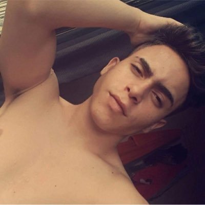 Jovem talentoso, carinhoso, amigo e companheiro leal em busca de novas amizades