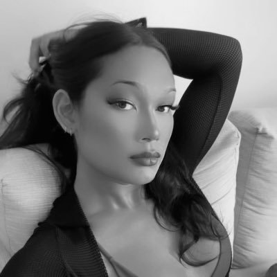 Hi darling 😍 I'm glad you're interested in me 😉 I'm sure I can make you stay here and admire my body 😈