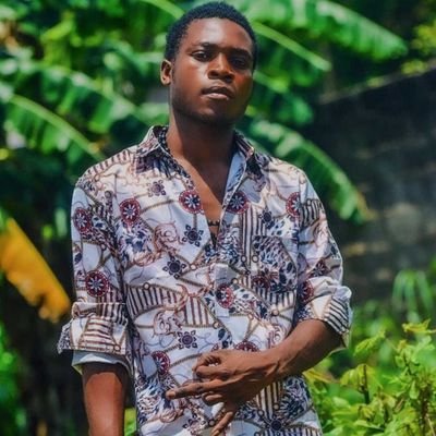 Artiste Officiel.
🔥😡😡😡🔥
être beau ou propre ne signifie pas que tu es riche !