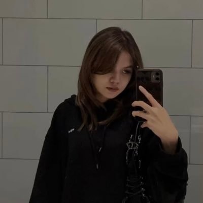 exoticweirdo_'s profile picture. friendly but not your friend