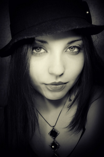 koozeo's profile picture. Fan de mode, un peu Geekette par mon côté j'aime le Web et fouiner partout ^^ Vous Devez Me Suivre !