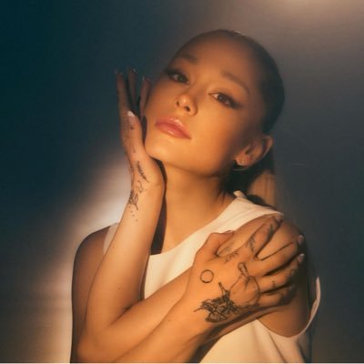cartierbutera's profile picture. yes, and? 💋