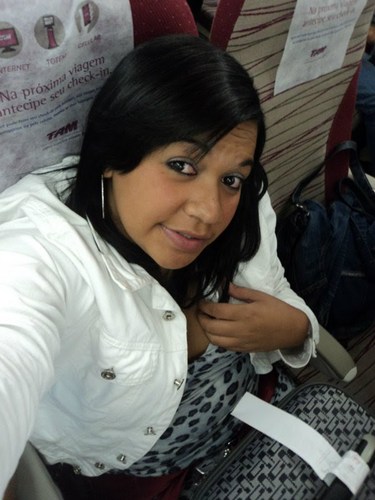 Seje feliz do jeito que você é, não mude sua rotina pelo o que os outros exigem de você simplesmente viva de acordo com o seu modo de viver.