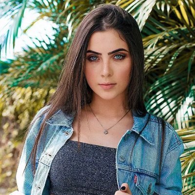 Me considero una PERSONA ÚNICA, soy muy ROMÁNTICA y SOÑADORA