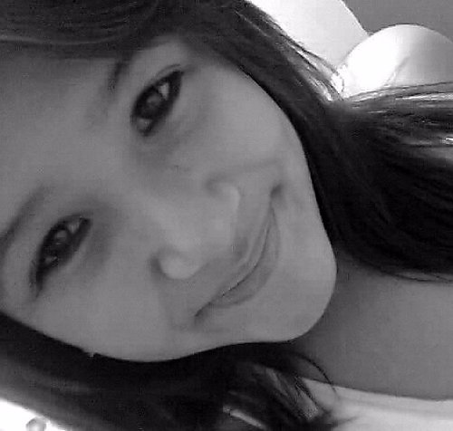 Vittóriaa  ---  Soou Legaal,Animadaa,Corajosaa,Tenhu mtus Amigos e Amuh todos eles, Passo minha maior parte do dia com Amigos e Famíliaa *-*