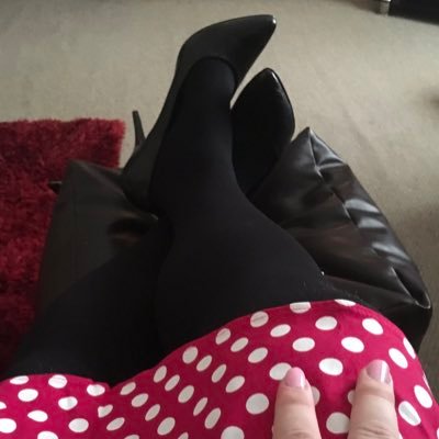 Submissive & foot fetishist; real time sub (male/tv). Looking to make genuine connections with dommes and subs. NW/Manchester in UK