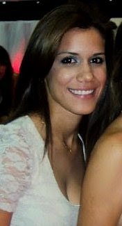 Viva simplesmente, Ame generosamente, Cuide profundamente e Fale gentilmente....... ooo restoo , DEUS FAAZ ! (: