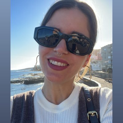 caaar19's profile picture. Enamorada de la vida y de los animales 🐾. Futura veterinaria👩‍⚕️, pasión por la lectura, amante del deporte, trabajadora y muy risueña. Chicharrera🏝17💜👫🏼