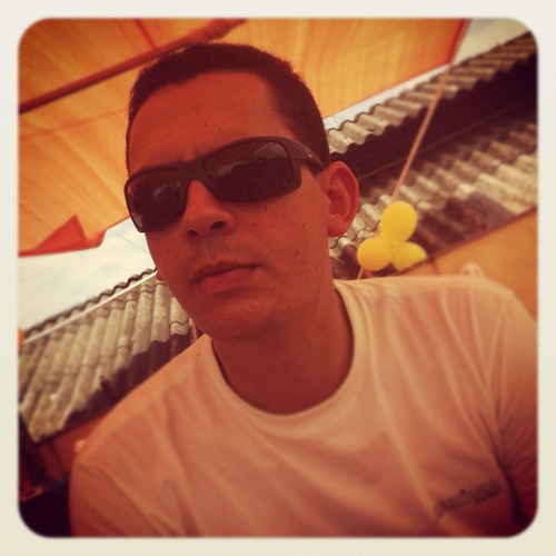 ErickNeubra's profile picture. Especialista de TI, viciado em tecnologia, carioca, Flamenguista 🔴⚫