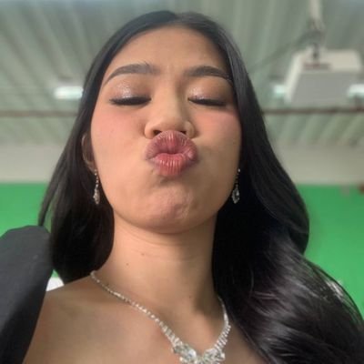 runhaelaaaz_'s profile picture. 