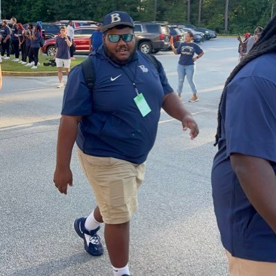 Fox Creek’15 University of South Carolina Alum🐔 Blythewood High School Defensive Line Coach. On a mission to be very successful🙏🏽