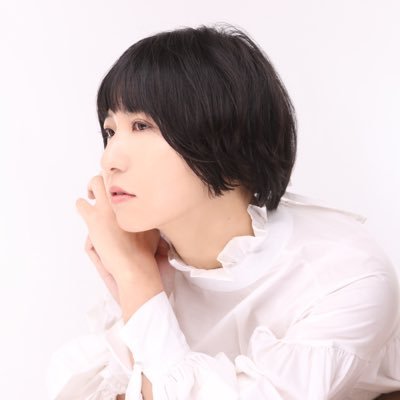 歌手・声優(現フリー)大阪生まれ。 音楽と美味いものとファッションで暮らしをデザインしながら楽しく生きている。🎤「ねこ物件」挿入歌『Friend 』🗣️「スターウォーズ/アコライト」エウロス他💿Pes名義でfeaturing Single『Rezona』『Locus』『City』をリリース📷インスタメイン