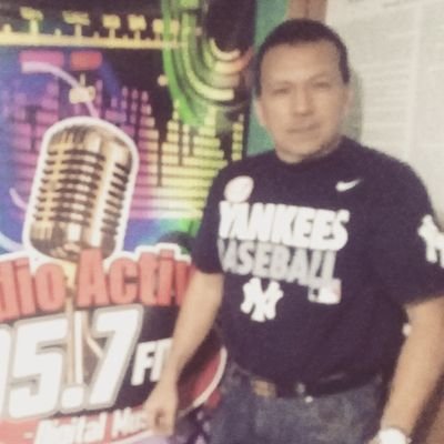 Periodista, egresado en Letras, Locutor. Conductor del programa informativo y de opinion Linea Abierta