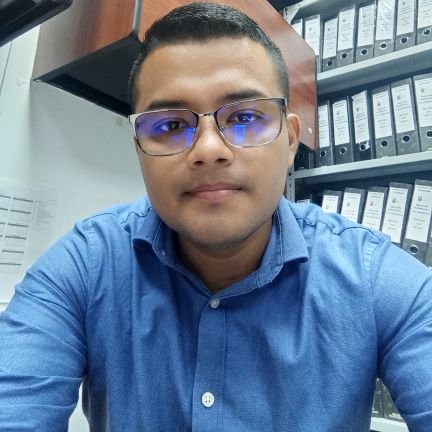 Licenciado en Administración de Empresas.
 Mgs. Gestión Pública y buen Gobierno (En proceso) 🇪🇨