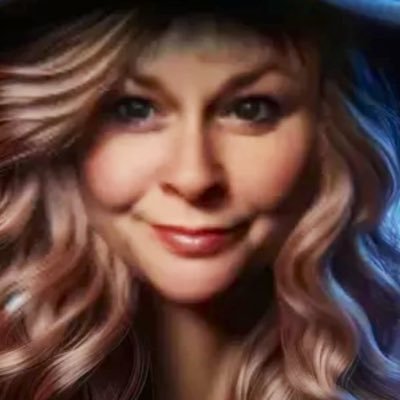 The Siobhan Sharpe of prog. Tea drinker, bird painter, cat lover. Promo for QEDG Music Management. Partner of the late David Longdon 🤍🪽