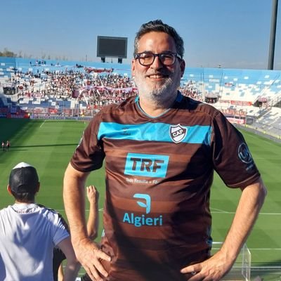 Hincha de Platense.
Socio fundador del gran @PapiTuitter
Estudiante de Artes Audiovisuales en la UNA