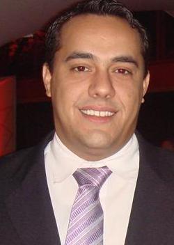 Proprietário da Empresa Arrazo Calçados e Confecções  e Empresário do Cantor FLAVIO OTONI.