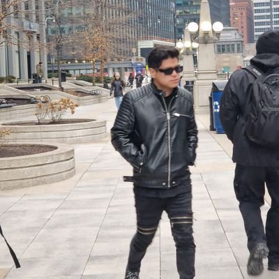 Entusiasta social - Dj y productor de música electrónica, quizás alguna vez bailaste a mi ritmo. También hago radio @deregresoalfuturo.
Más esencia que piel.