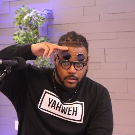 Believer in Jesus ✝️
Husband to Amaris 🖤
Black in Tech 👨🏾💻 | Hip-Hop Artist 🎤
D{M}V 🛫 The Bay Area 🌁