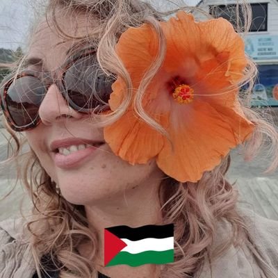 NZ artist, graphic designer & mum with a cat & music addiction like no other. Te Ati Haunui a Paparangi, Tuwharetoa, Te Atiawa. Free Palestine! 🇵🇸