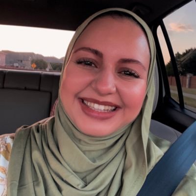 Love family! Adventurous traveler. FIFA fanatic. Art is Therapy. FOODIE! Aspire to become a bilingual elementary teacher. Pursuing teacher certification.