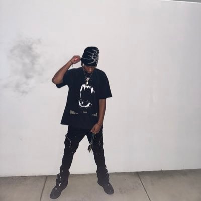 justiinmitchell's profile picture. φιλοφοβία