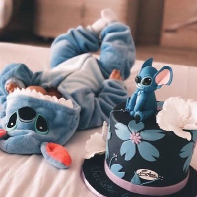 اللهُم اِجبر بِخاطري بِما انتَ اعلم به ربي قُر عَيني بِكُل دَعوه فاضَ بِها قَلبي يا الله.