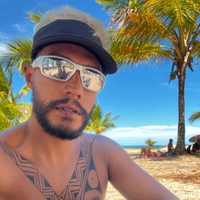 erikybatalha's profile picture. há realidade, e há ficção. não guarda pra sempre, nem leva pro coração. e um diário também