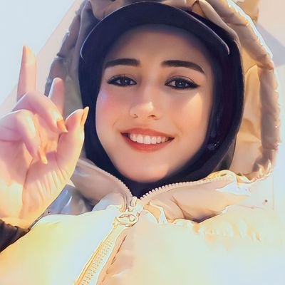 Daha çocukken öğrendim ben yüreğimi elime alıp yürümeyi.