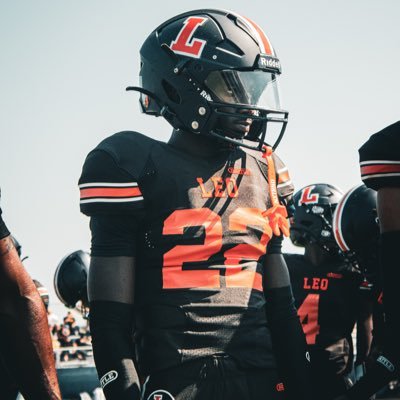 class of 2024/Leo Catholic High school/5’10 160lbs/ATH/ email: leelawrence855@gmail.com / @LeoCatholicfb / https://t.co/uIoE6Wt7YT