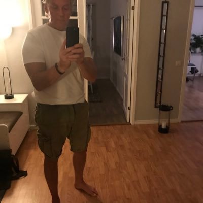 lartho2332's profile picture. Alltför konservativ för många...