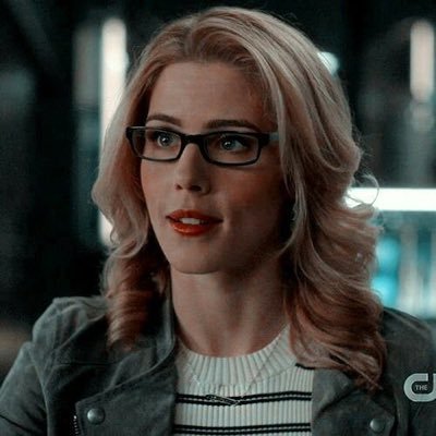 A tech in Star City. Found the love of her life in Oliver Queen. Can hack into anything. Married to @greenhoodspec 8/05/2023