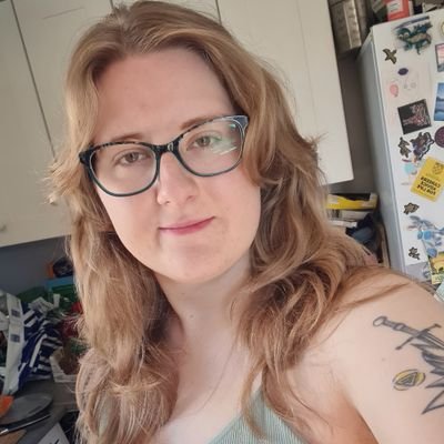English teacher and EPQ lead, hyperlexic book-lover and cat parent |✨all views mine✨| chronically ill but trying | 🏳️🌈 | tattooed and a bit rebellious 😎