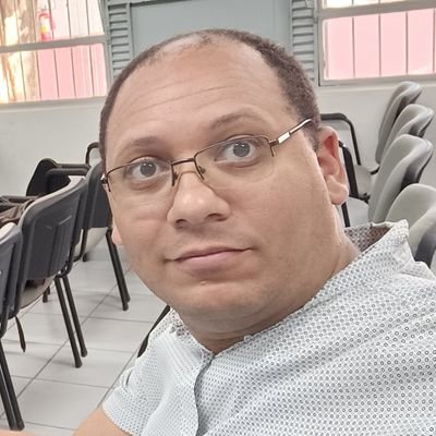 Professor e pitaqueiro. Aqui tem ciência, antifascismo, piadas ruins e pensamentos sem contexto, não necessariamente nessa ordem. Most tweets are in portuguese.