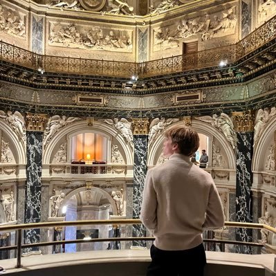 raphieparsons's profile picture. former history of art student (derogatory)