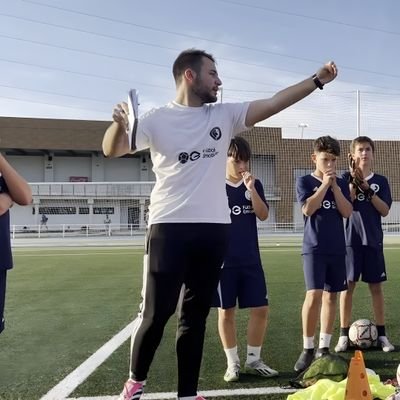 Entrenador y Analista Nivel 2
⚽ 1er Entrenador Inf. A División de Honor (U14) @LasRozas_Cf
🔙2do JuvA (U19) @cdmostoles
🗣️ ➡️ 🇪🇸/🇨🇵/🇬🇧🇺🇲/🇵🇹
📚DADE