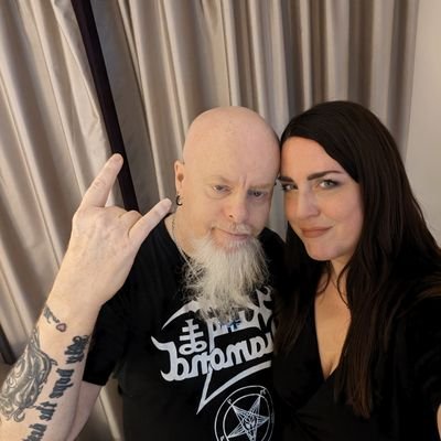 Purveyor of all good Metal/Punk.
#HemoDialysis
#TransplantList
#CKD
engaged to @Cute_Cthulhu💚
Co-host of @awfullybritish2
Watford FC
❤💛🖤🐝🐝
🦔🦦🦡🦊