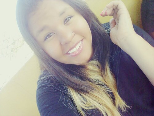 Não se abale fácil,olhe ao seu redor . . .entre mil e uma razões haverá uma que vai te fazer realmente feliz , free yourself ! -ThaynáCavalcante; *