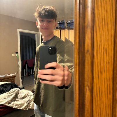 Hello I'm Jonas 18 years old My origins are 🇧🇪🇮🇹 If you're interested, be sure to check out my socials 😊