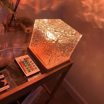La Cube light est l’accessoire qu'il vous faut pour ajouter une touche de couleur à votre domicile. Avec ses 16 couleurs différentes.