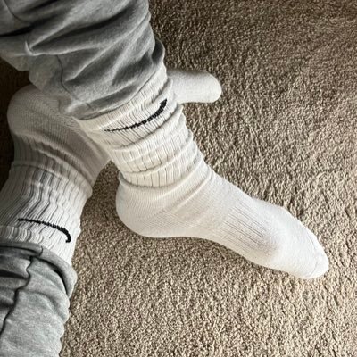 FussContent's profile picture. Ich bin Männlich, 21 Jahre alt wenn du etwas wissen möchtest schreib mir eine DM   🦶 Bilder ab 20€  🦶 Videos ab 100€ die Minute