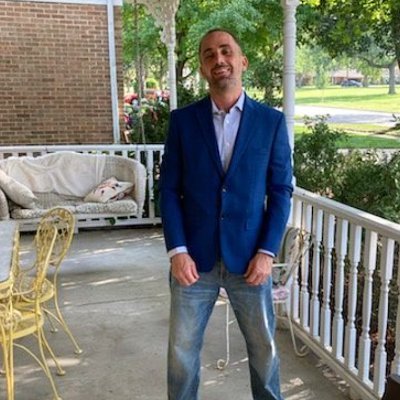 40yrold in NWburbs. Looking for hookups, party girls, couples, open minded like individuals. Party friendly.