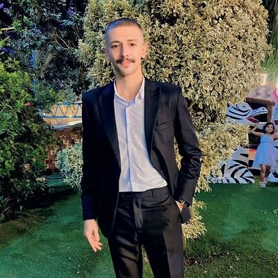 كاتب 🧾
مغني🎤
محترف تعديل سيارات 🛠️🚗
مسافر في الطريق وحدك معنتش طفل زي زمان 🔥🖤