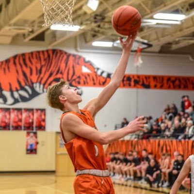 LCHS 27 | Basketball🏀 | 6’3 | Minnesota Lighting King