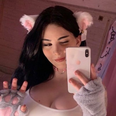 follow for hot daily ts porn🏳️‍⚧️🌸