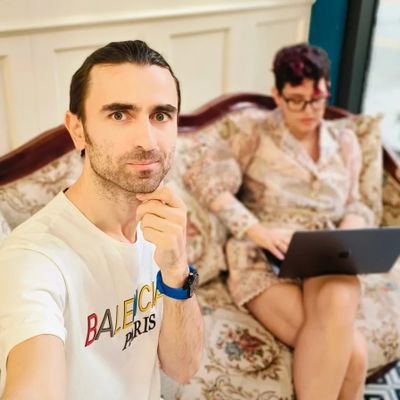 🎯 Desarrollo Marcas
📚 Edito y Público Libro con @jacqueline_mq
📝 Copywriter & GhostPoet @Famous_writers
👨💻Co-Fundador de @Big_Bang_Social @LaEscuelaMLM