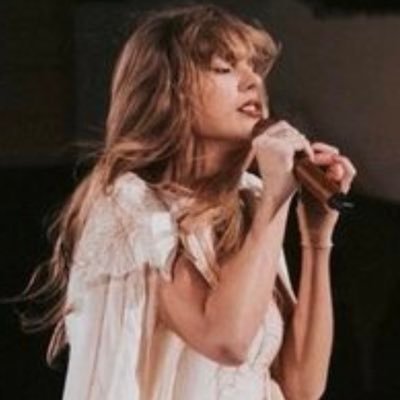 juliannetayv's profile picture. live laugh taylor