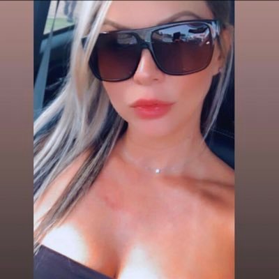 kategaucha21's profile picture. Gaúcha de Porto Alegre, Colorada. Amante da música eletrônica. Gym Motivation.